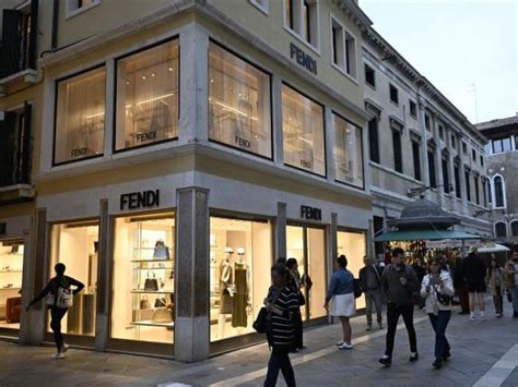 San Marco, colpo alla boutique Fendi: in pochi minuti rubate 